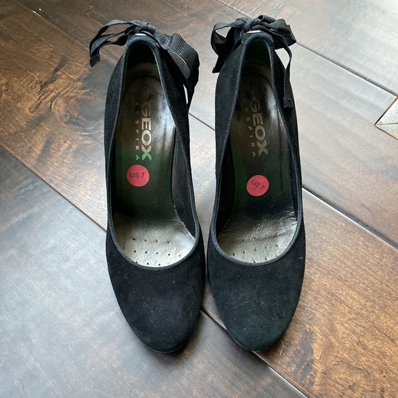 GEOX black suede 3 in heels. Leather sole. - Picture 2 of 6